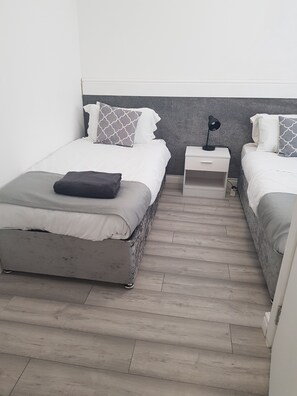 Double Room, 1 Double Bed with Sofa bed | Desk, iron/ironing board, bed sheets - Oriental Holiday Flats (Blackpool)