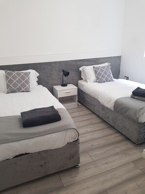 Chambre Double, 1 lit double et 1 canapé-lit