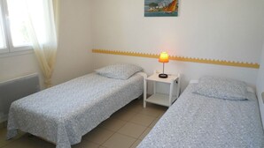 2 slaapkamers, een strijkplank/strijkijzer
