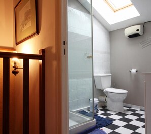 Salle d'eau/wc privatifs à la chambre