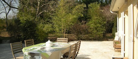 Outdoor dining