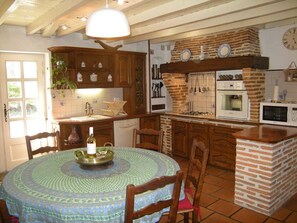 Dining - Gite L'airial LE Frayot (HOSTENS)