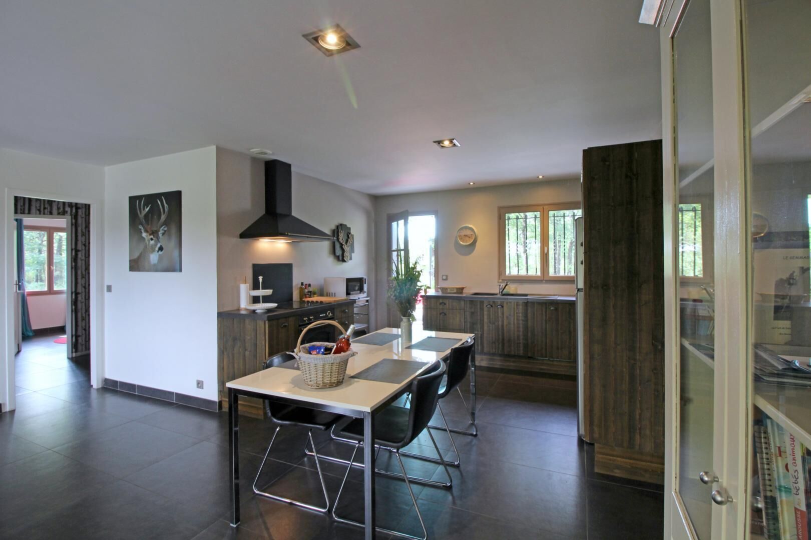 Réfrigérateur, four, plaque de cuisson, lave-vaisselle