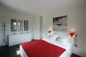 3 soverom, strykejern/-brett, reiseseng for barn og internettilgang