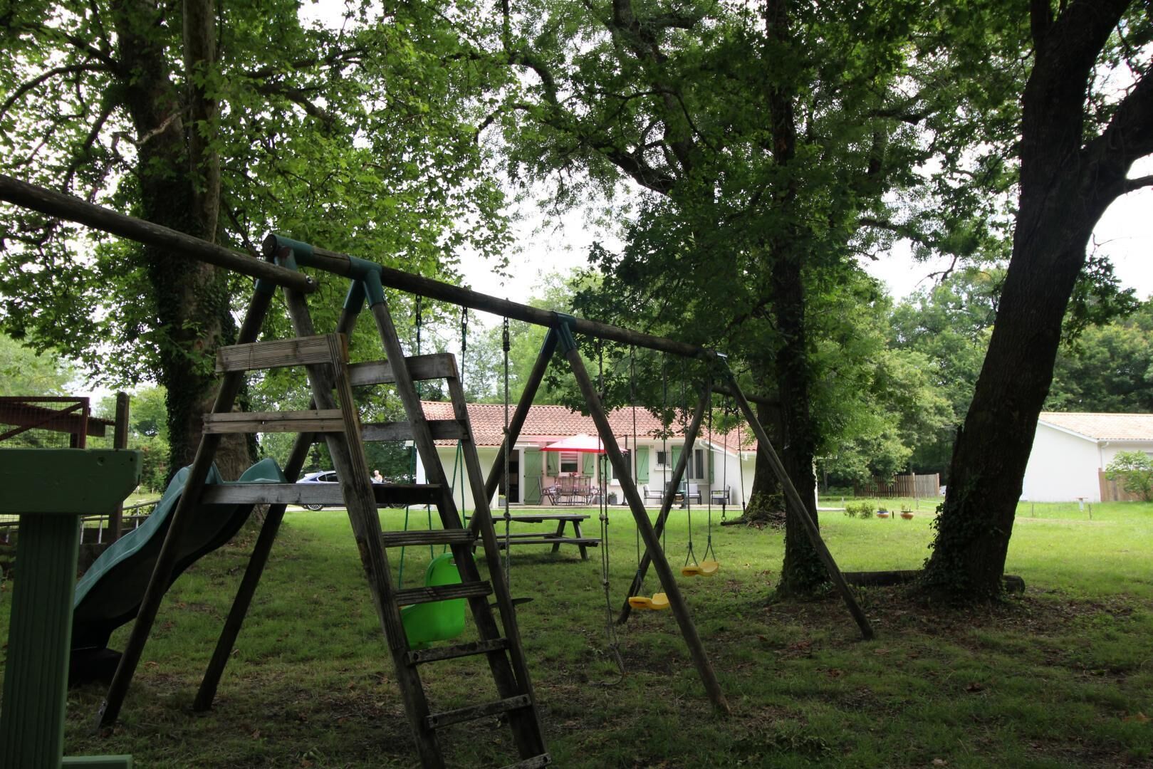 Jeux pour enfants grand terrain