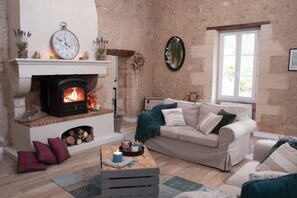 Télévision, cheminée