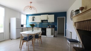 Dining - Ô Jamard - Lussac - Gîte (LUSSAC)