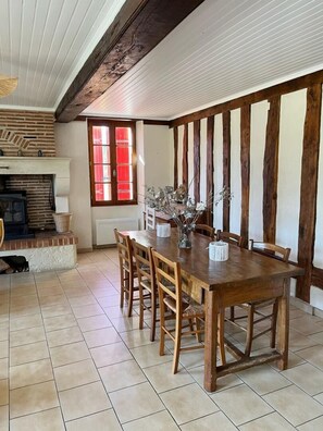 Dining - Gite DE LA Grave - Lavazan (LAVAZAN)