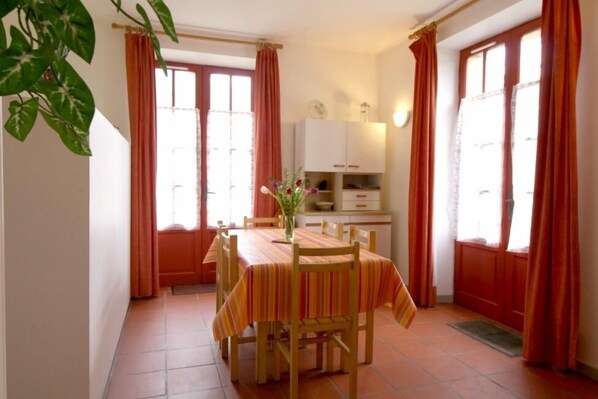 Dining - Gite DE LA Gare - Uzeste (UZESTE)