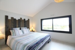 2 bedrooms, iron/ironing board, travel cot, Internet