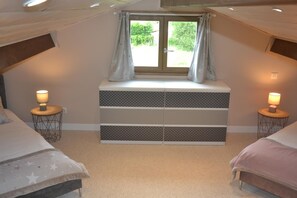 2 chambres, fer et planche à repasser, lit parapluie, accès Internet