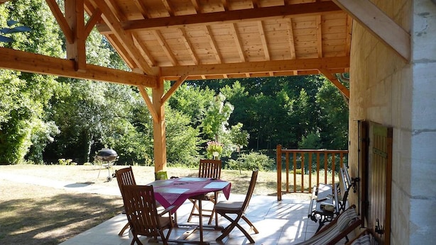 Outdoor dining - Gite LA Desirade - Saint-laurent-d'arce (SAINT-LAURENT-D'ARCE)