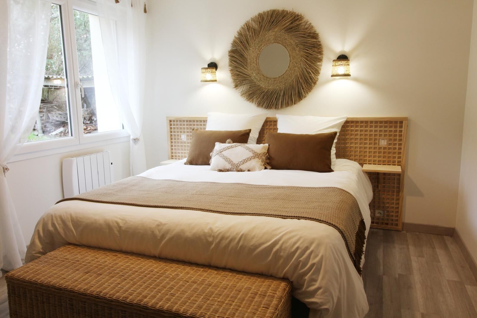 2 bedrooms, iron/ironing board, travel crib, internet