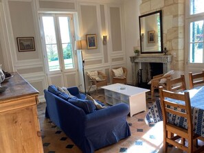 TV, DVD player - Gite Bellevue - Cubzac-les-ponts (CUBZAC-LES-PONTS)