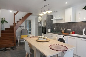 Fridge, oven, stovetop, dishwasher