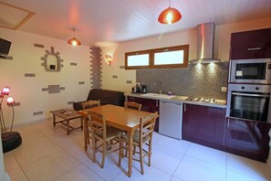 Interior - Au Pas du Loup - Mios (MIOS)