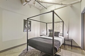 2 bedrooms - Convention Center Contactless 2 bd in Downtown (Dallas)