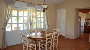 Dining - Gite AUX Tuileries - LE PUY (LE PUY)