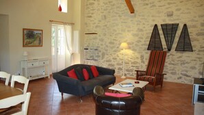 Living area - Gite AUX Tuileries - LE PUY (LE PUY)