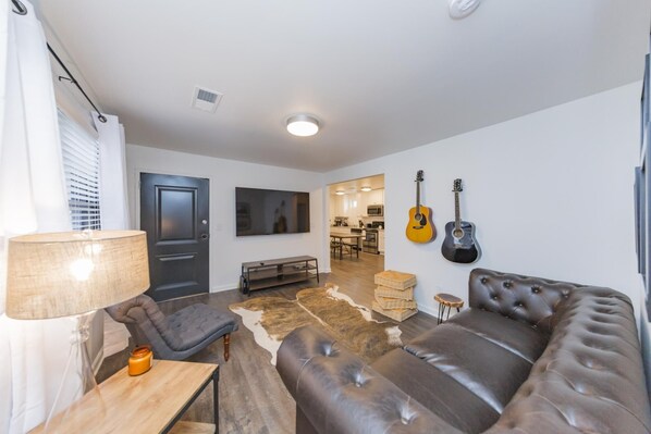 1 bedroom - Stylish 1BD Near Music Row With Parking (Nashville)