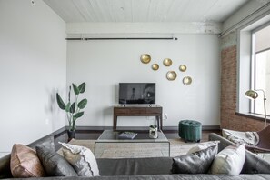 2 bedrooms, desk, laptop workspace - Convention Center Touchless 2bd In DT Dallas (Dallas)