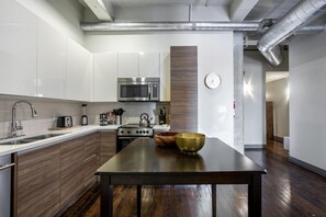 2 bedrooms, desk, laptop workspace