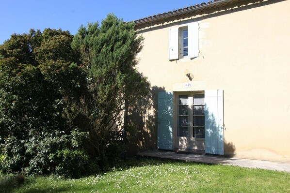 المنشأة من الخارج