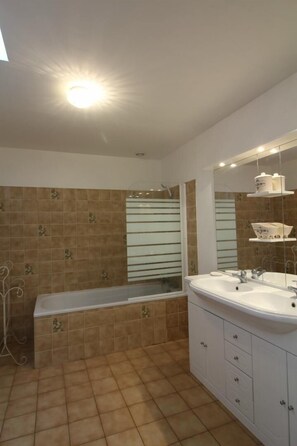 Bathtub