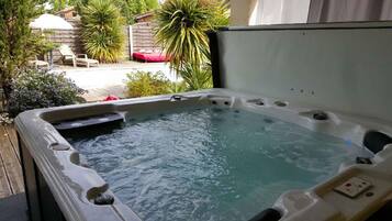 Bain à remous extérieur
