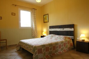 3 chambres, fer et planche Ă repasser, lit parapluie, accĂšs Internet
