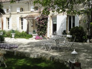 Outdoor dining - Gite DE Brian - Cezac (CEZAC)