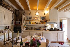 Réfrigérateur, four, plaque de cuisson, lave-vaisselle