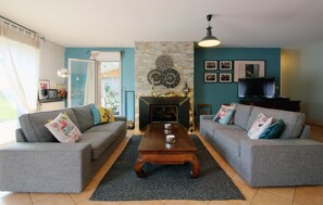 Televisión, chimenea