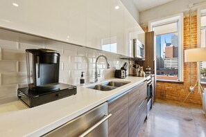 2 bedrooms - Convention Center Touchless 2bd Downtown (Dallas)