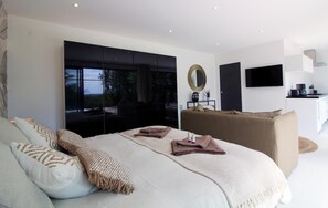 Bügeleisen/Bügelbrett, Internetzugang, Bettwäsche