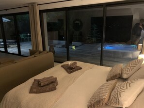 Bügeleisen/Bügelbrett, Internetzugang, Bettwäsche