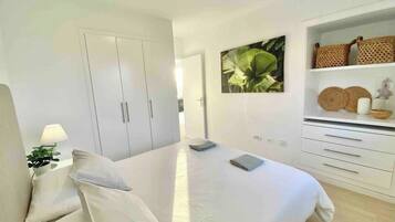 1 slaapkamer, een strijkplank/strijkijzer, gratis wifi, beddengoed