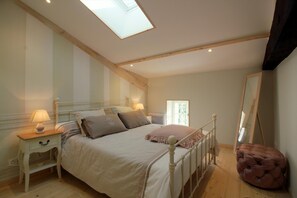 3 makuuhuonetta, silitysrauta/-lauta, vauvan matkasänky, internet