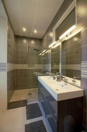 Shower - Le Métayer - Laroque (LAROQUE)