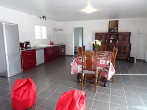 Fridge, oven, stovetop, dishwasher - Domaine D'olga - Queyrac (QUEYRAC)