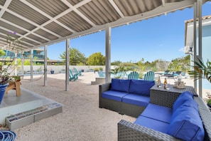 Terrace/patio - Beach Bungalow Casita 1bd Suite 1 min walk to Bachelors, shared pool, dive setup (Kralendijk)