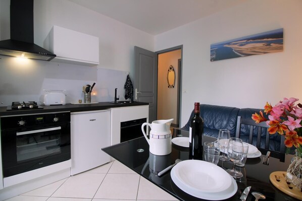 Kühlschrank, Ofen, Herdplatte, Geschirrspüler