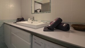 Bathroom - Chez Maria et Joël - Andernos LES Bains (ANDERNOS LES BAINS)