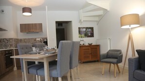 Dining - Privi Lège - Lege CAP Ferret (LEGE CAP FERRET)