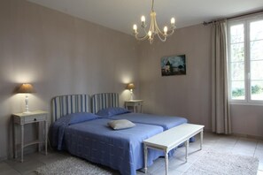 3 bedrooms, iron/ironing board, travel cot, Internet