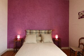 4 bedrooms, iron/ironing board, travel crib, internet