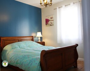 2 bedrooms, iron/ironing board, travel crib, internet