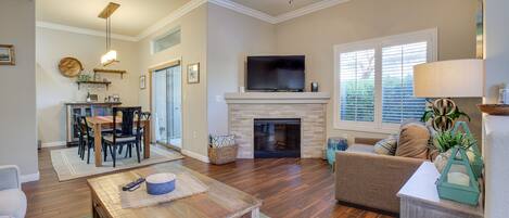 TV, fireplace