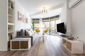 Een televisie en een dvd-speler