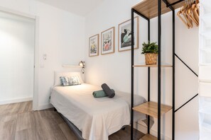 2 slaapkamers, een strijkplank/strijkijzer, gratis wifi, beddengoed